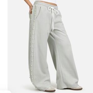 Aelfric Eden Wide-Leg Pearl-Trim Sweatpants - Light Gray